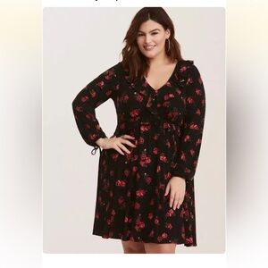 Plus Size Black Floral Ruffle V-Neck Dress